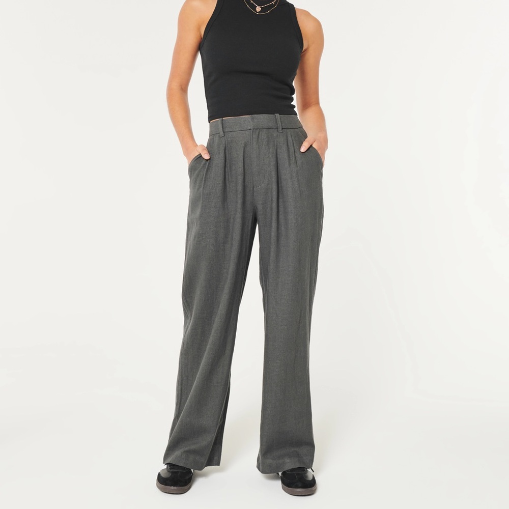 Hollister Livvy Ultra High-Rise Wide-Leg Pants